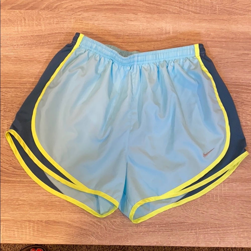 Turquoise women’s Nike Tempo short sz medium